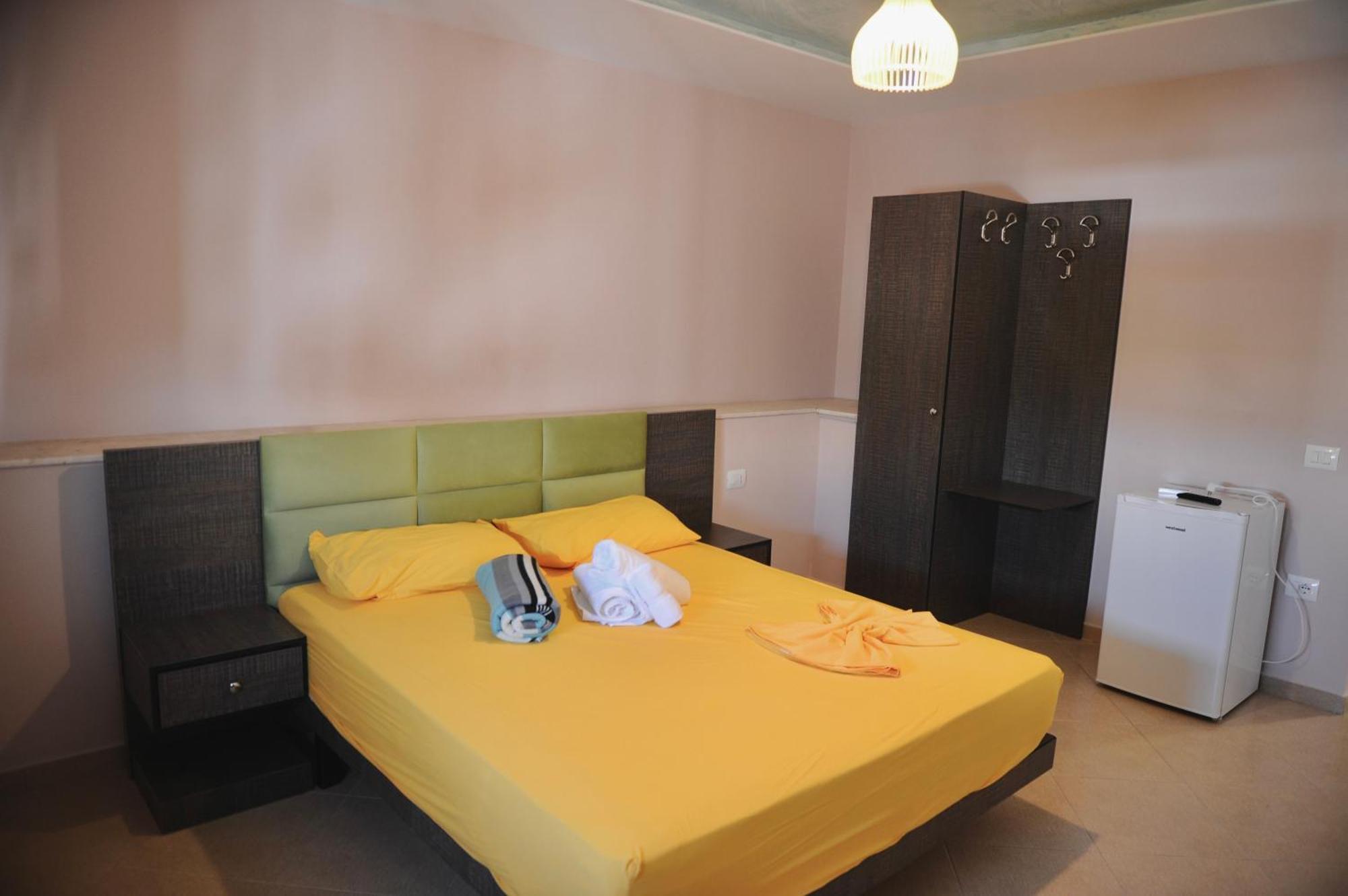 Hotel Fish Land Plazhi San Pietro Luaran gambar