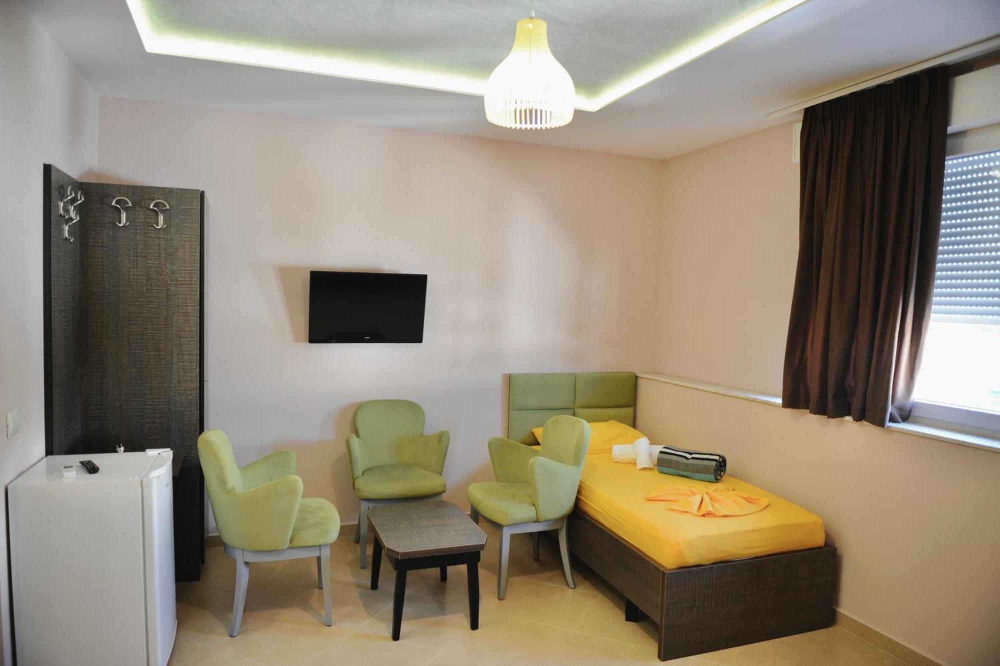 Hotel Fish Land Plazhi San Pietro Luaran gambar