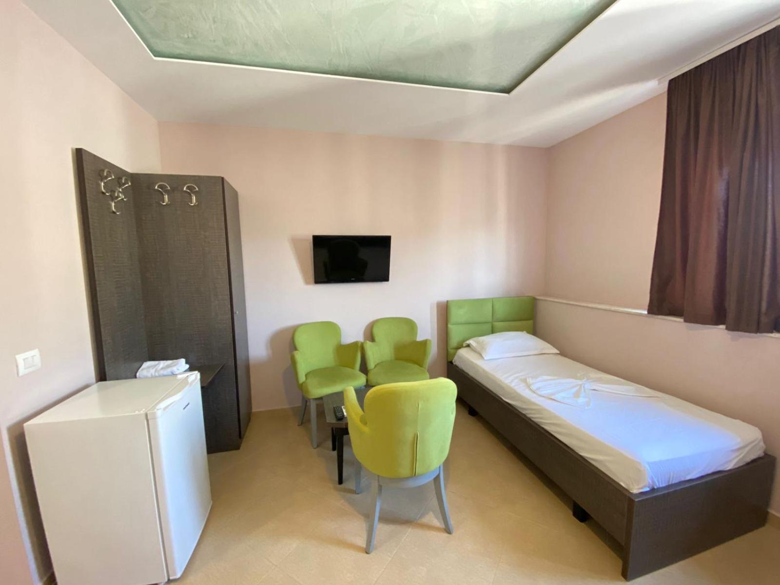 Hotel Fish Land Plazhi San Pietro Luaran gambar